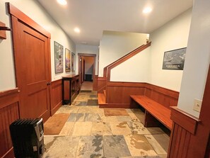 Elevation Vacation Rentals - "Savanna" (2)
