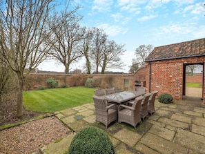 Sitting-out-area | Woodpecker Barn - Piggyback Barns, Sculthorpe, Fakenham