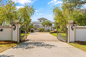 Bella Villa Estate Entrance