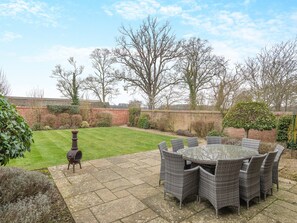 Sitting-out-area | Kestrel Barn - Piggyback Barns, Sculthorpe, Fakenham