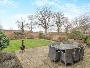 Sitting-out-area | Kestrel Barn - Piggyback Barns, Sculthorpe, Fakenham
