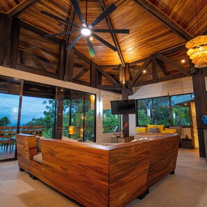 Spacious common area... 