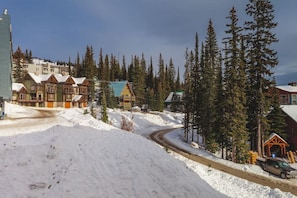 The Ridge offers an excellent location with ski-in ski-out and beautiful views.