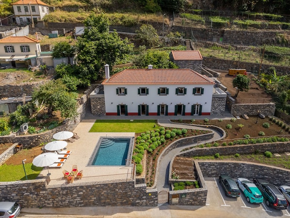 Bird's-eye view of the house