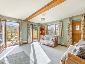 Living room | The Farm House - Quarry Hill Farm, Shipton-Under-Wychwood