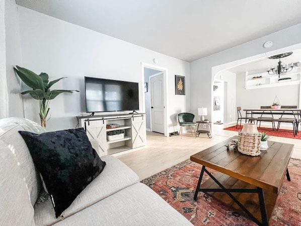 Spacious living room with smart TV & wrap-around sofa! 