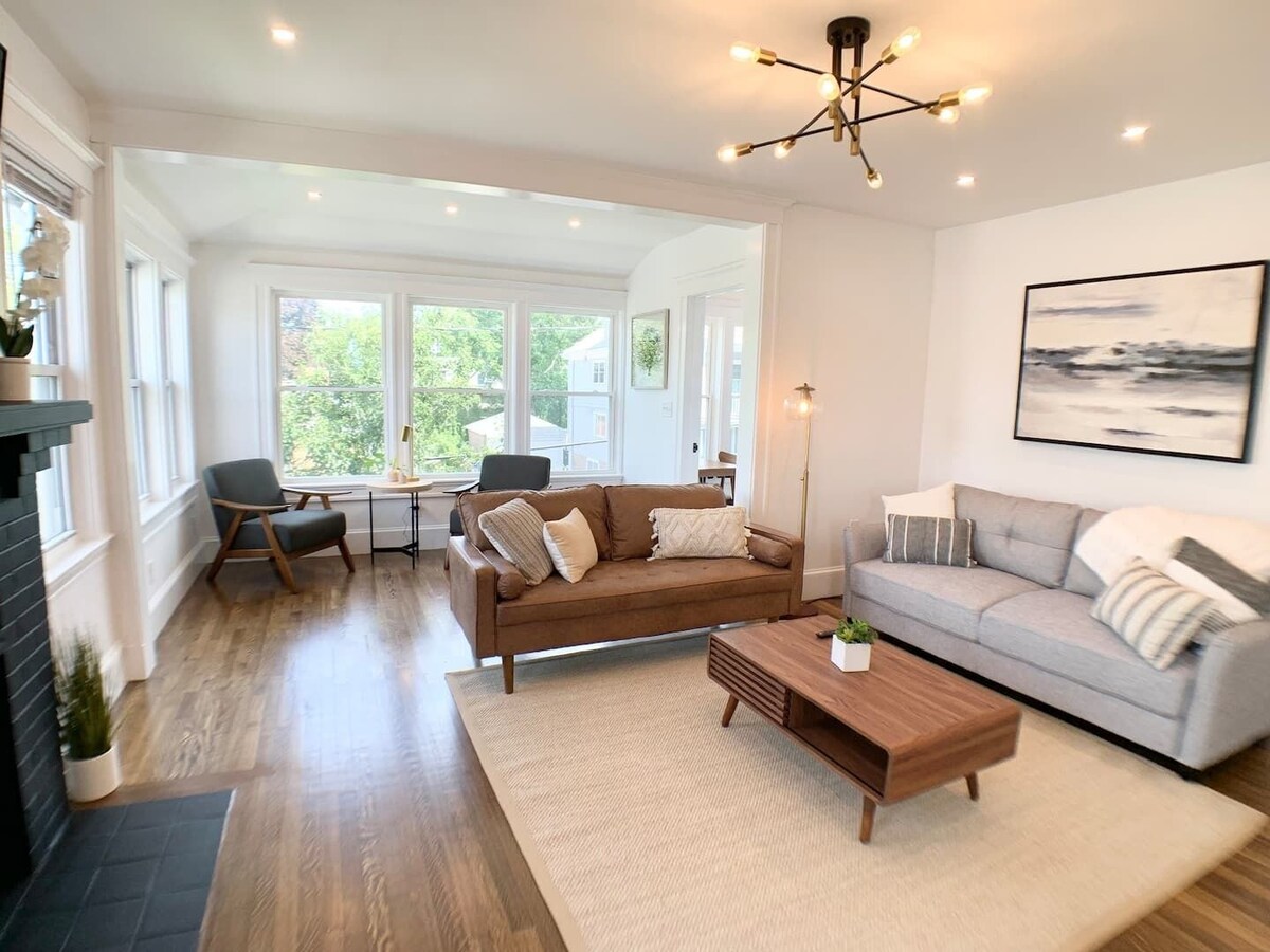Deluxe and Bright 3Br, King Bed,W/D,Parking