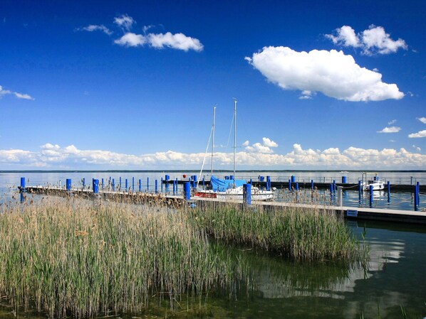 Wolke, Himmel, Wasser, Daytime, Pflanze, Küsten Und Ozeanische Forms, Natürliche Landschaft, See, Horizont, Kumulus