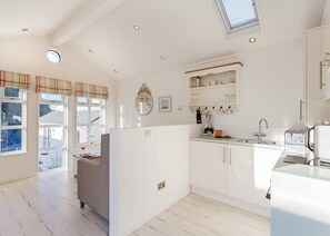 Larkstone Elegance - Beach Cove Coastal Retreat, Hele Bay, Ilfracombe