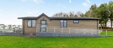 Cherry Lodge - Haystax Holiday Lodges, Knitsley