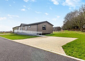 Cherry Lodge - Haystax Holiday Lodges, Knitsley