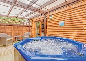 Cobbett Contemporary Premier - Tilford Woods Lodge Retreat, Tilford, Farnham
