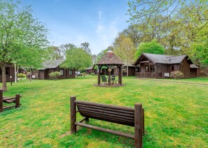 Tilford Woods Lodge Retreat, Tilford, Farnham