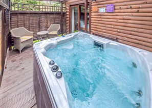 Tilford Woods Lodge Retreat, Tilford, Farnham
