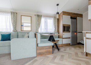 Platinum Caravan 6 (Pet) - Skegness Fields, Skegness