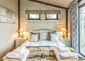 Woodland View Superior 2 Bed - The Sherwood Hideaway Lodges, Perlethorpe, Newark-on-Trent