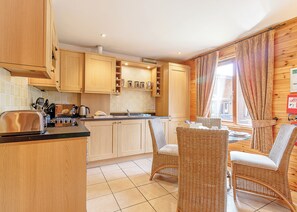 Sturt Lodge - Tilford Woods Lodge Retreat, Tilford, Farnham