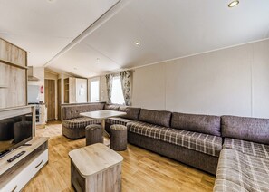 Purn Gold 6 (Pet) - Riverside Holiday Village, Bleadon, Weston-Super-Mare