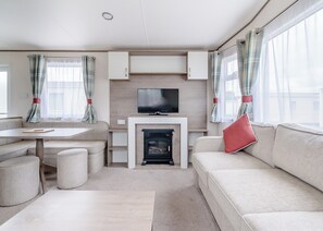 Gold 8 Caravan (Pet) - North Shore Holiday Park, Roman Bank, Skegness