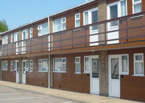 Shakespeare Ground Floor Apartment (Pet) - North Shore Holiday Park, Roman Bank, Skegness