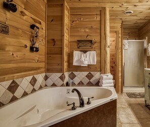 Pigeon Forge Cabin Near Dolly Wood Master Bathroom