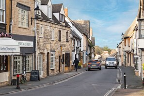 A stone's throw from Winchcombe High Street