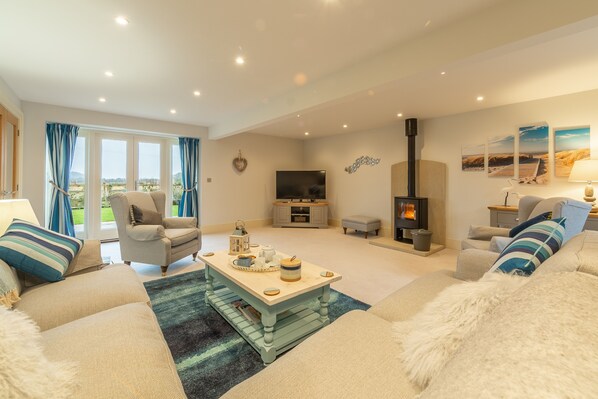 Field Corner, Docking: Sumptuous sitting room