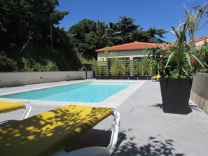 maison donnant sur la piscine avec portillon sécurisé