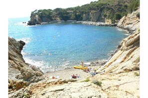 Vue de la plage depuis le bas de la propriété