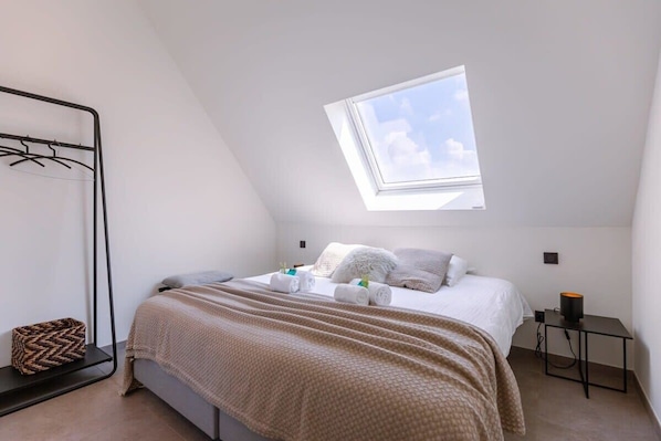 Spacious double bedroom