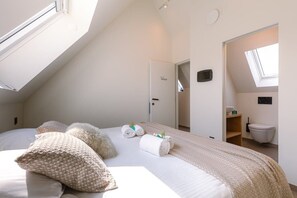 Whole bedroom view