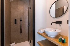 Nice modern bathroom