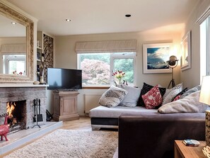 Spacious Living room | Tigh-na-Creige, Colintraive