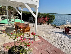 Backyard lunch by the sea 😀