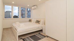 Enjoy a restful night in this beautiful twin bedroom.
#comfort #relax #modern #portugal #pt #lisbon