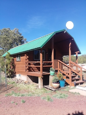 GiGi's Comfy Cabin in Spring