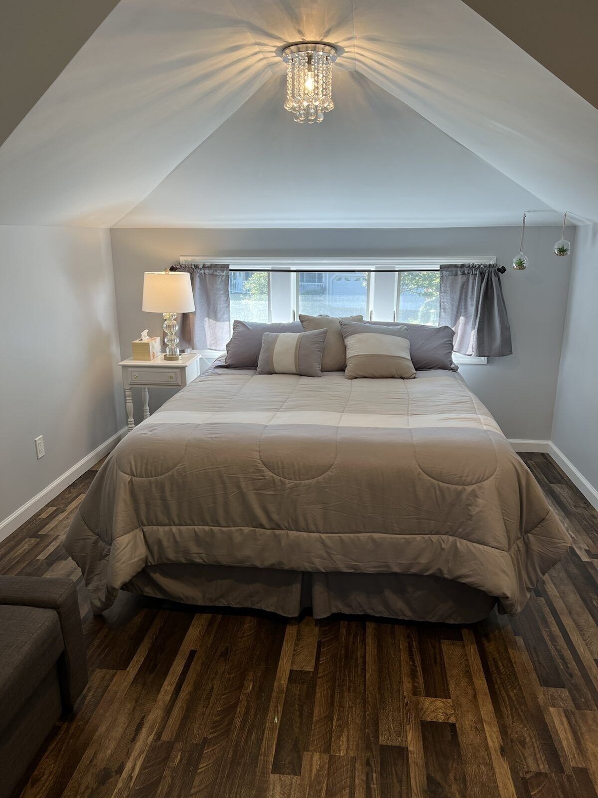Private suite. Convenient to Capital Theater and HPN airport. Free parking.