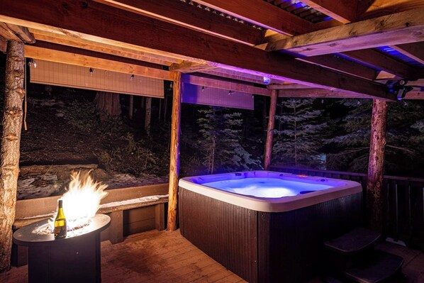 Indoor spa tub