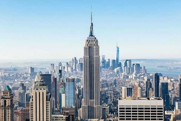 2 minutes away from Empire State Building