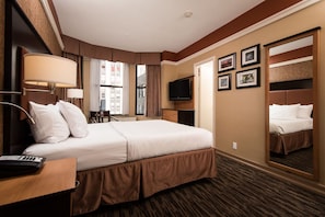 Bedroom w/ Queen size beds