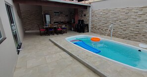 Indoor spa tub