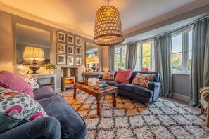 Holmbush, Thornham: Cosy snug/playroom with wood burning stove