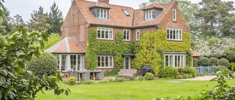 Holmbush, Thornham:  Beautiful large house in extensive grounds