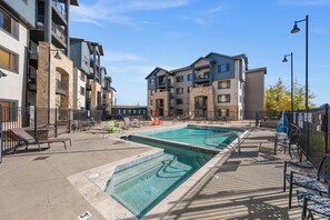 Shared amenities: Outdoor pool and hot tub
