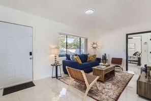 05LivingRoom