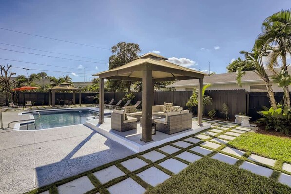 23 Back Yard.jpg