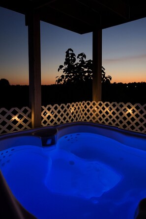watch the stars while relaxing in the hot tub