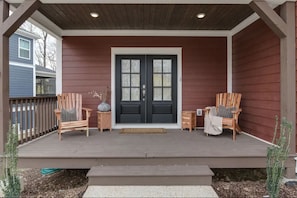 Cozy up on the front porch & meet other Airbnb guests!