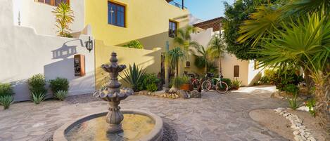 Casa Cabaña del Sur, 3beds, Office, 4 Bikes available for guests, beach chairs, and Beautiful Mountain View.