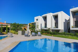 Pool %26amp%3B Property Views
